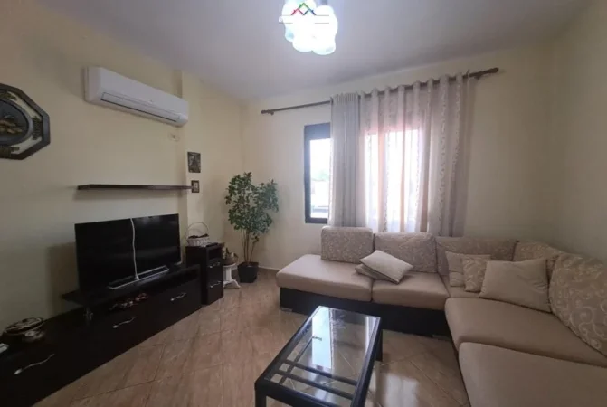 Tirane, jepet me qera Vile 2+1+Ballkon Kati 2, 72 m² 500 € (prane Kupoles)