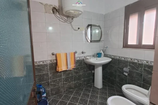 Tirane, jepet me qera Vile 2+1+Ballkon Kati 2, 72 m² 500 € (prane Kupoles)