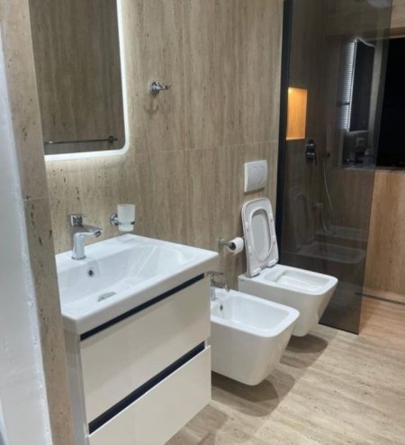 Tirane, jepet me qera apartament 1+1+Ballkon Kati 3, 70 m² 600 € 