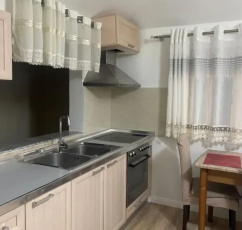 Tirane, jepet me qera apartament 1+1+Ballkon Kati 3, 70 m² 600 € 