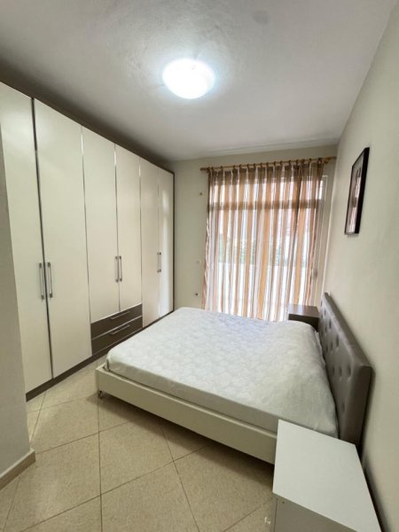 Tirane, jepet me qera apartament 1+1+Ballkon Kati 1, 50 m² 370 € 