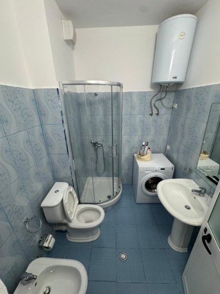 Tirane, jepet me qera apartament 1+1+Ballkon Kati 1, 50 m² 370 € 