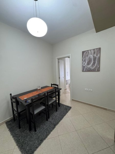 Tirane, jepet me qera apartament 1+1+Ballkon Kati 1, 50 m² 370 € 