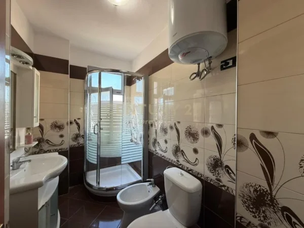 Tirane, shes apartament 2+1 Kati 2, 90 m² 130.000 € (Fresk,Prane Fizikes Berthamore) !!!!!!!