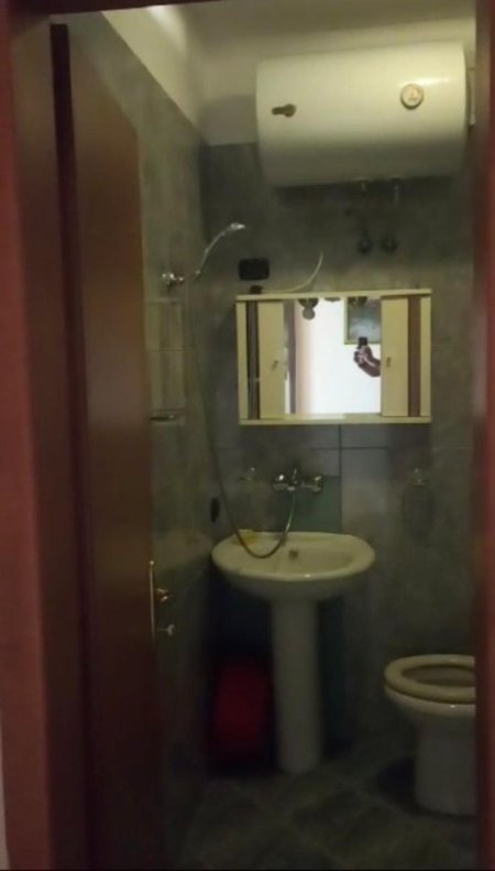 Tirane, jepet me qera garsoniere Kati 6, 35 m² 300 €