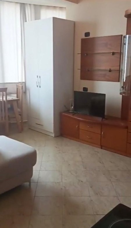 Tirane, jepet me qera garsoniere Kati 6, 35 m² 300 €