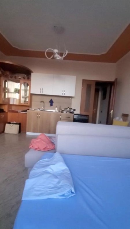 Tirane, jepet me qera garsoniere Kati 6, 35 m² 300 €