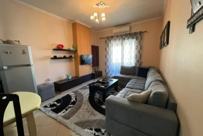 Tirane, jepet me qera apartament 1+1+Ballkon Kati 7, 55 m² 400 € (prane Big Pjates)