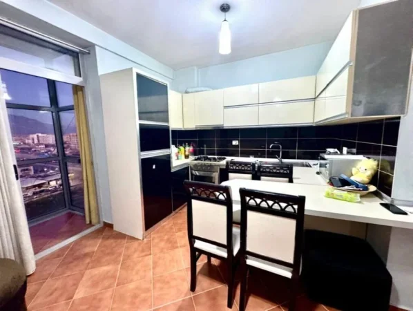 Tirane, jepet me qera apartament 2+1+Ballkon Kati 9, 90 m² 500 € 