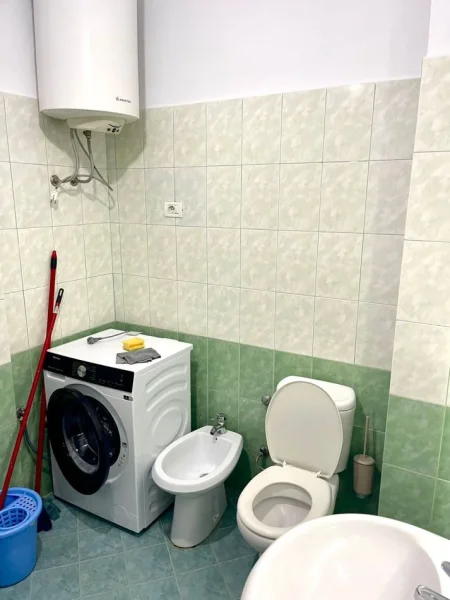 Tirane, jepet me qera apartament 2+1+Ballkon Kati 7, 90 m² 550 € i diskutueshem