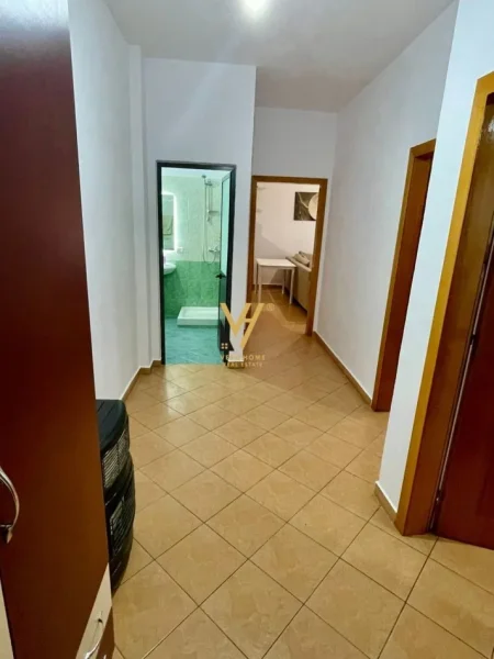 Tirane, jepet me qera apartament 2+1+Ballkon Kati 8, 85 m² 550 € (LAPRAKE)