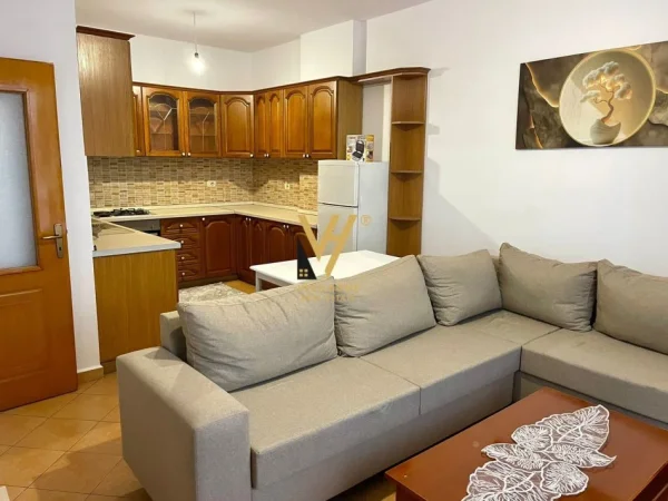 Tirane, jepet me qera apartament 2+1+Ballkon Kati 8, 85 m² 550 € (LAPRAKE)