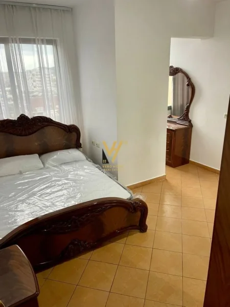 Tirane, jepet me qera apartament 2+1+Ballkon Kati 8, 85 m² 550 € (LAPRAKE)