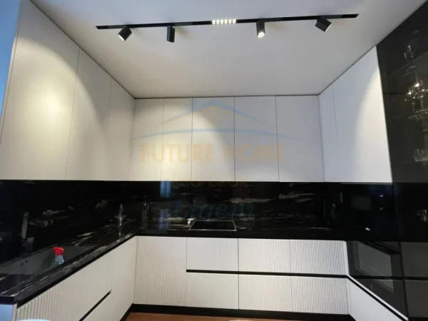 Tirane, jepet me qera apartament 3+1 Kati 0, 156 m² 4.500 € (TEG)