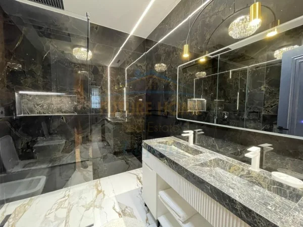 Tirane, jepet me qera apartament 3+1 Kati 0, 156 m² 4.500 € (TEG)