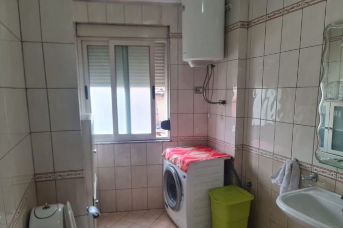 Tirane, jepet me qera apartament 2+1+Ballkon Kati 2, 79 m² 650 € 