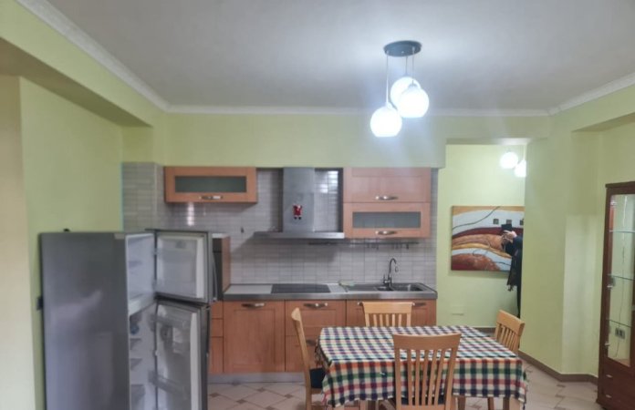 Tirane, jepet me qera apartament 2+1+Ballkon Kati 2, 79 m² 650 € 