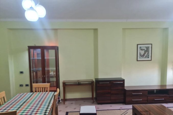 Tirane, jepet me qera apartament 2+1+Ballkon Kati 2, 79 m² 650 € 