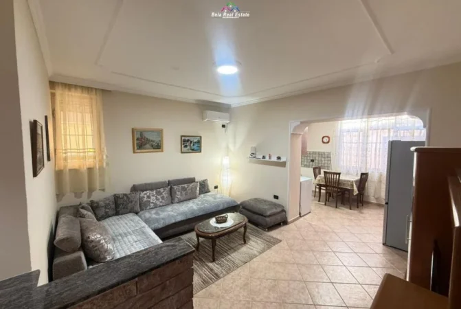 Tirane, jepet me qera apartament 1+1+Ballkon Kati 1, 65 m² 600 € (prane Karburantit)