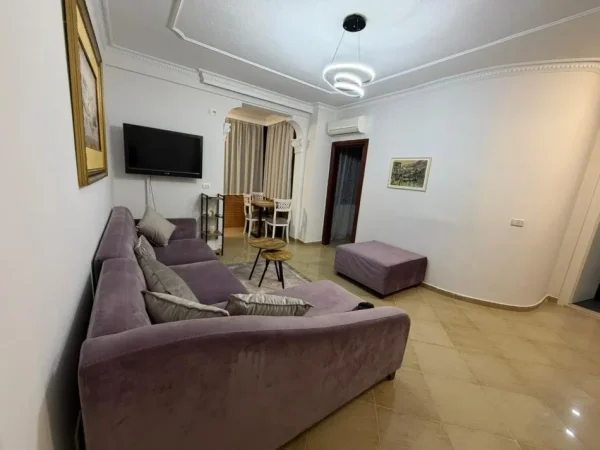 Tirane, jepet me qera apartament 2+1 Kati 5, 