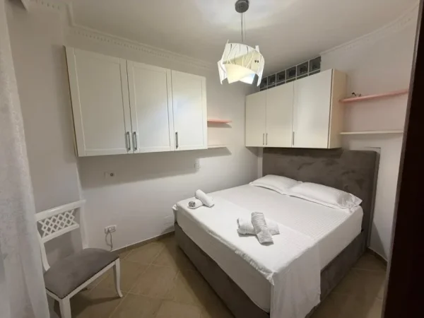 Tirane, jepet me qera apartament 2+1 Kati 5, 