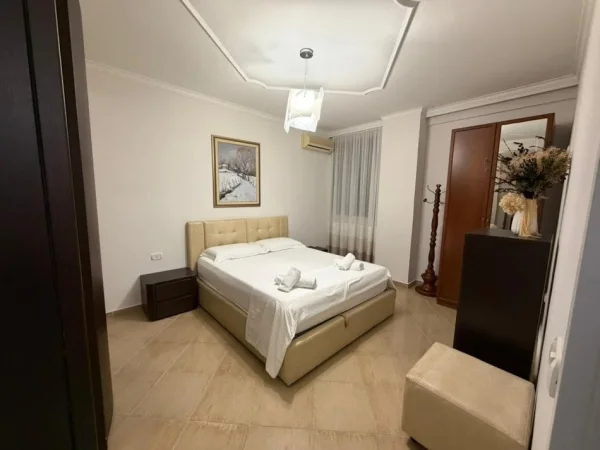 Tirane, jepet me qera apartament 2+1 Kati 5, 