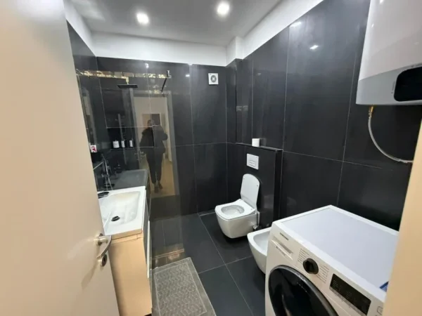 Tirane, jepet me qera apartament 2+1 Kati 5, 