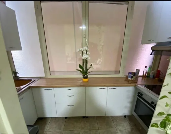 Tirane, jepet me qera apartament 2+1+Ballkon Kati 1, 90 m² 750 € 