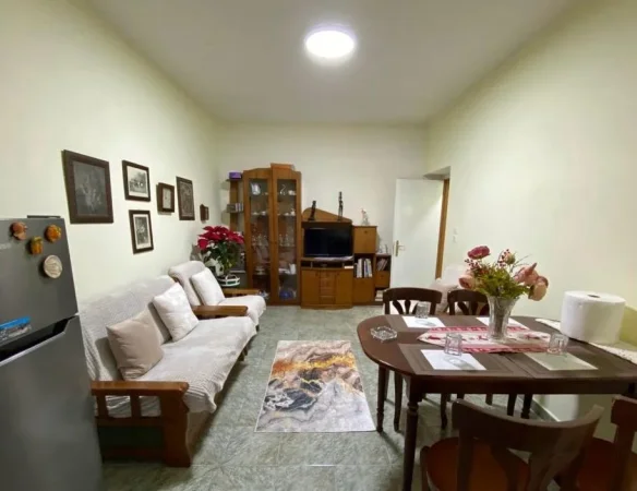 Tirane, jepet me qera apartament 2+1+Ballkon Kati 1, 90 m² 750 € 