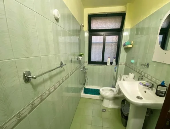 Tirane, jepet me qera apartament 2+1+Ballkon Kati 1, 90 m² 750 € 