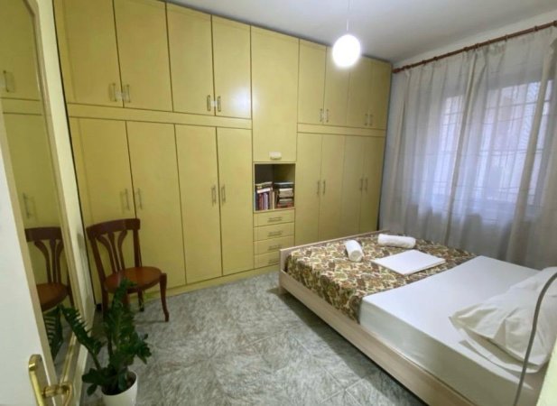 Tirane, jepet me qera apartament 2+1+Ballkon Kati 1, 90 m² 750 € 