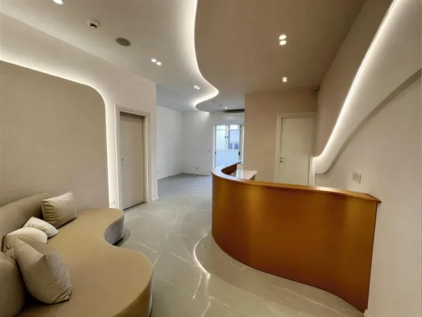 Tirane, jepet me qera ambjent biznesi , 140 m² 1.600 € (Kompleksi Prestige, rr. Panorama)