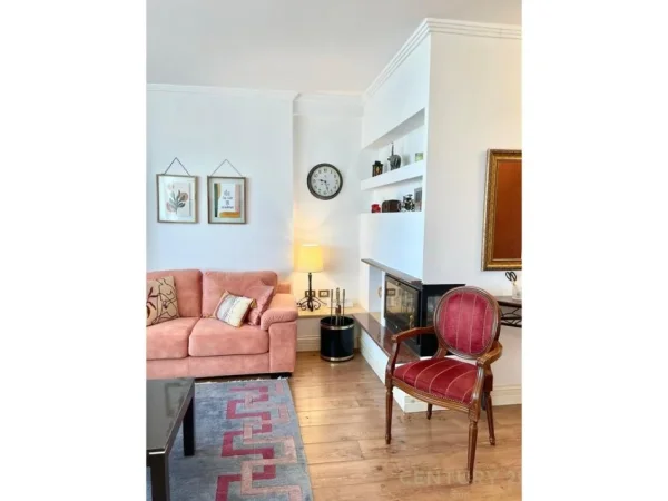 Tirane, jepet me qera apartament 1+1+Ballkon Kati 7, 70 m² 700 € (drejtoria e policise)