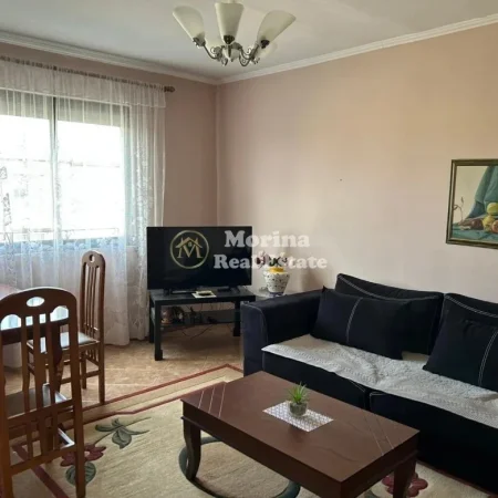 Tirane, jepet me qera apartament 1+1 Kati 5, 65 m² 400 € (Laprake)