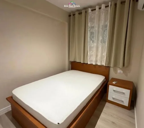 Tirane, jepet me qera apartament 2+1+Ballkon Kati 1, 65 m² 600 € (prane Auto Luli)