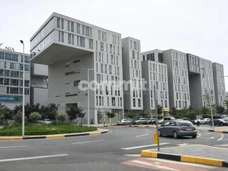 Tirane, jepet me qera ambjent biznesi Kati 1, 50 m² 1.000 € (Komuna e Parisit)