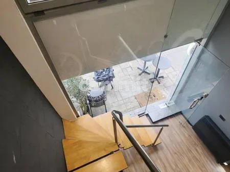 Tirane, jepet me qera ambjent biznesi Kati 1, 50 m² 1.000 € (Komuna e Parisit)