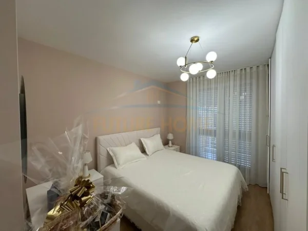 Tirane, shitet apartament 1+1+Ballkon , 110.000 € 