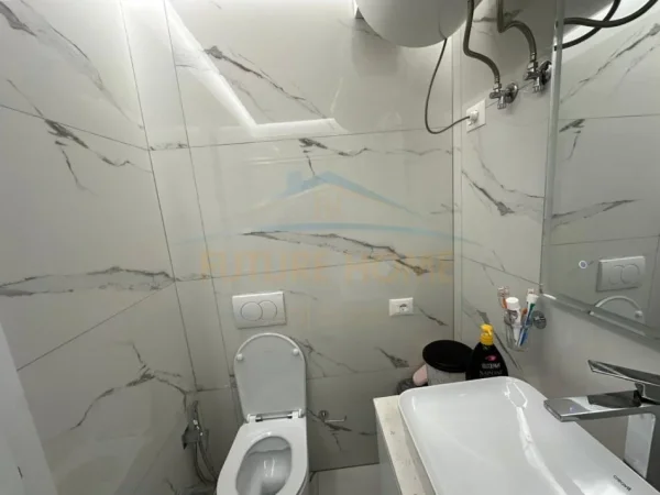 Tirane, shitet apartament 1+1+Ballkon , 110.000 € 