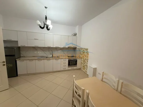 JEPET ME QERA APARTAMENT 2+1 TEK GOLDEN PARK, YZBERISHT