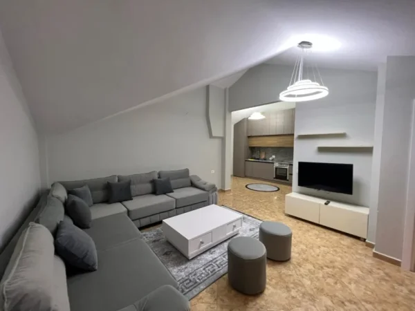 Tirane, jepet me qera 2+1 Kati 4,