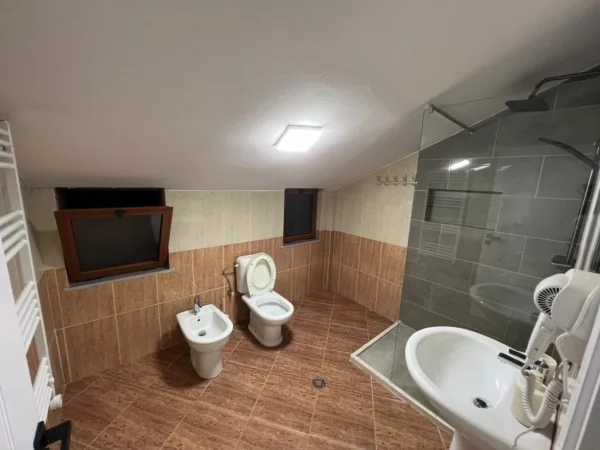 Tirane, jepet me qera 2+1 Kati 4,