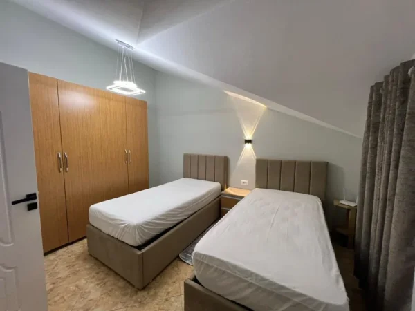 Tirane, jepet me qera 2+1 Kati 4,