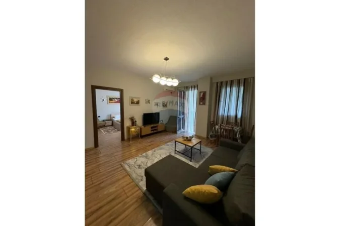 Tirane, jepet me qera apartament 2+1 , 100 m² 800 € (Rruga Islam Alla)