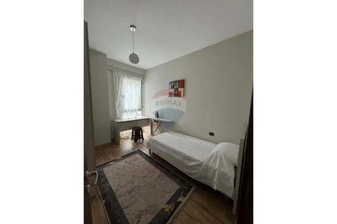 Tirane, jepet me qera apartament 2+1 , 100 m² 800 € (Rruga Islam Alla)