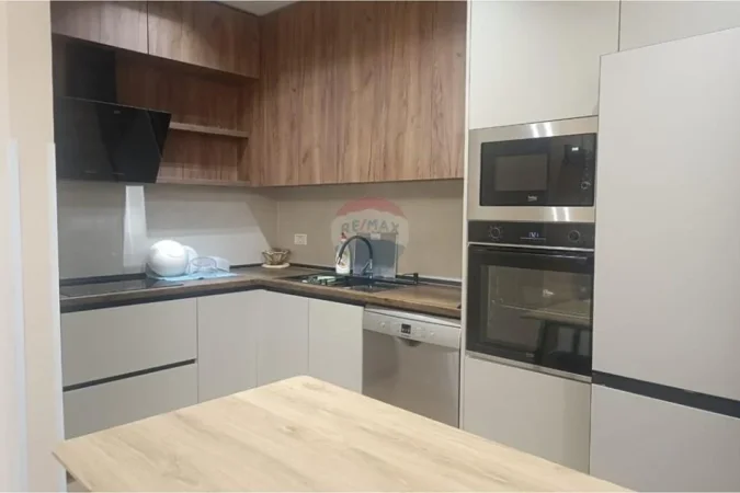 Tirane, jepet me qera apartament 2+1 Kati 3, 89 m² 700 € (Don Bosko)