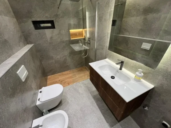 Tirane, shitet apartament 2+1+Ballkon Kati 8, 119 m² 310.000 € (rruga don bosko)