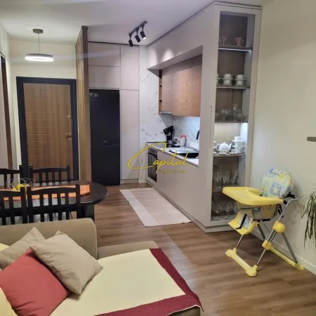 Tirane, jepet me qera apartament 2+1 Kati 3, 90 m² 600 € (ISH FUSHA AVIACIONIT)