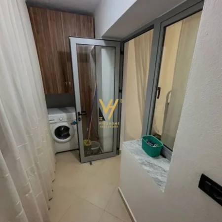 Tirane, jepet me qera apartament 2+1+Ballkon Kati 2, 75 m² 520 € (XHAMLLIK)