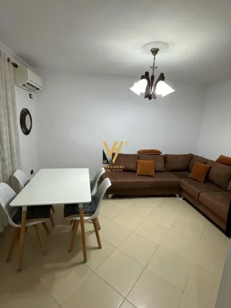 Tirane, jepet me qera apartament 2+1+Ballkon Kati 2, 75 m² 520 € (XHAMLLIK)